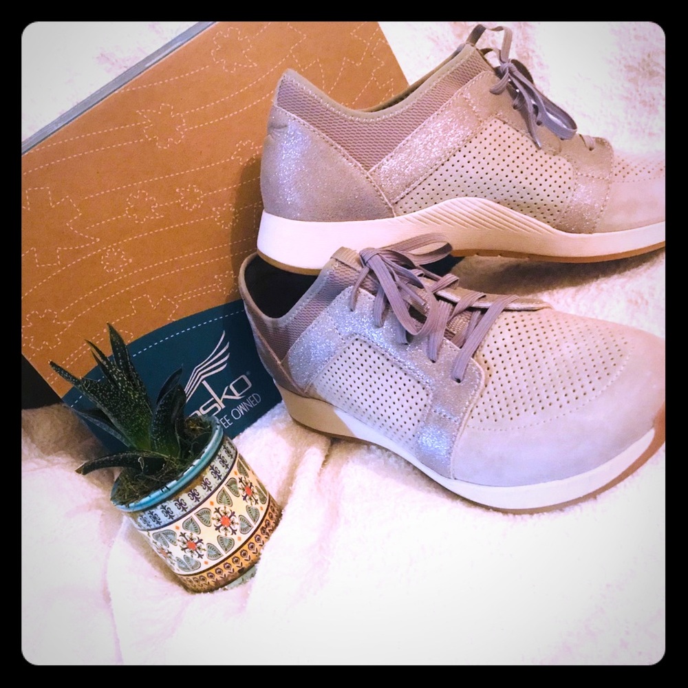 Dansko Sneakers (Light Grey Suede Cozette)